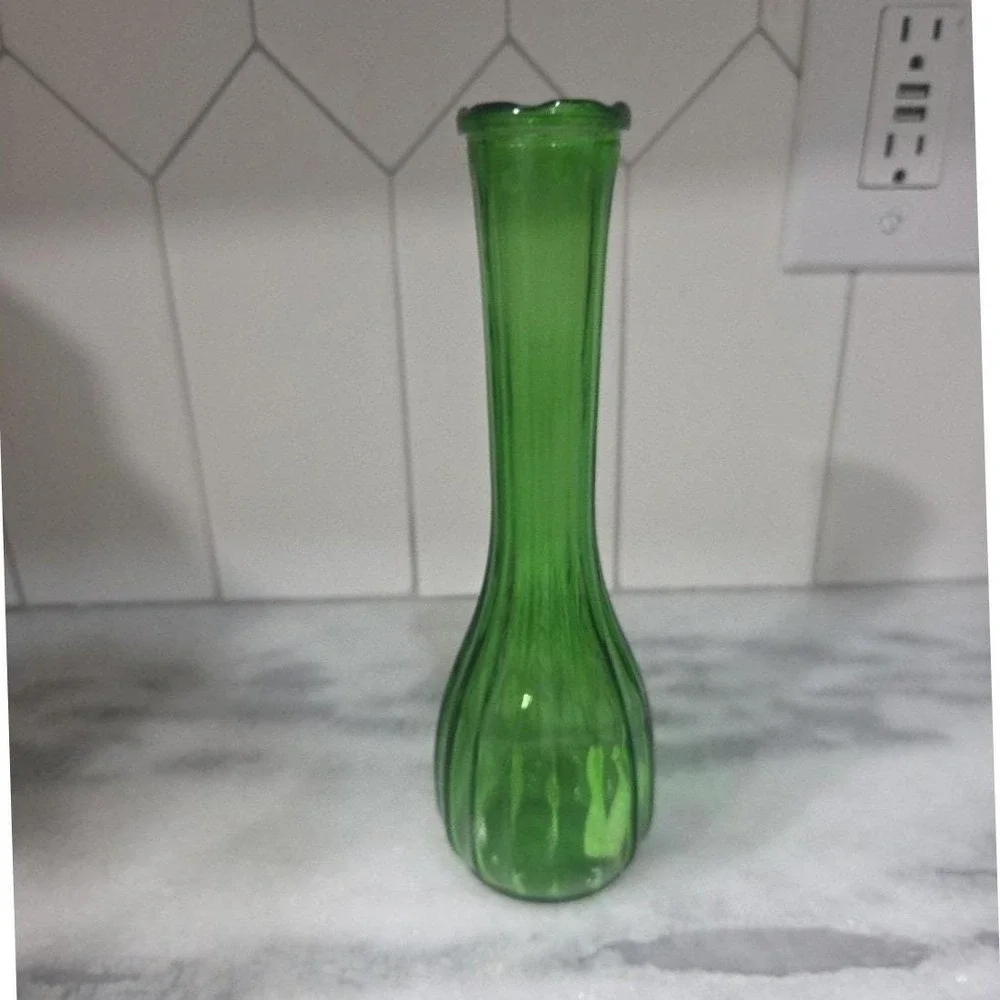 CLG‎ Co. Emerald Green Glass Bud Vase, Vintage Ribbed Flower Holder, Centerpiece